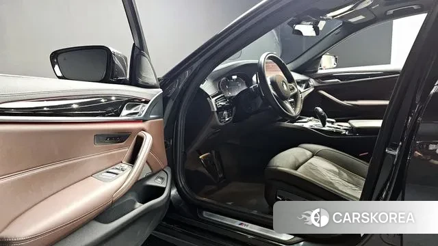 BMW 5 Series (G30) 2023 Серый из Кореи, фото 3