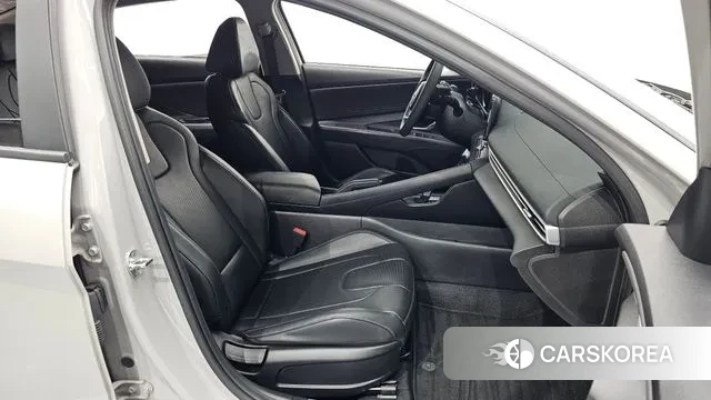 Hyundai Avante (CN7) 2022 Серебристо-серый из Кореи, фото 3