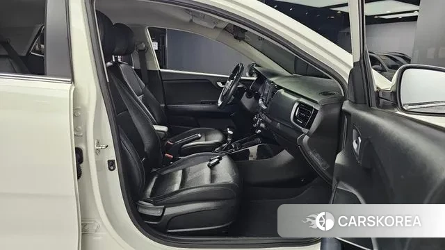 Kia Stonic 2018 Белый из Кореи, фото 3