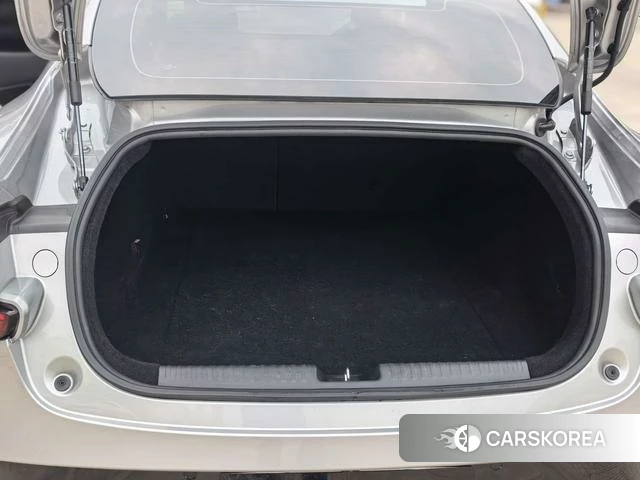 Xiaopeng Motors Xiaopeng P7 2022 Серебристо-серый из Китая, фото 3