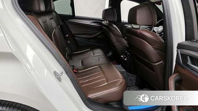 BMW 5 Series (G30) 2018 Белый из Кореи, фото 3