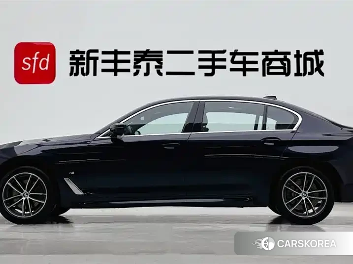 BMW 5 series 2022 Черный из Китая, фото 3