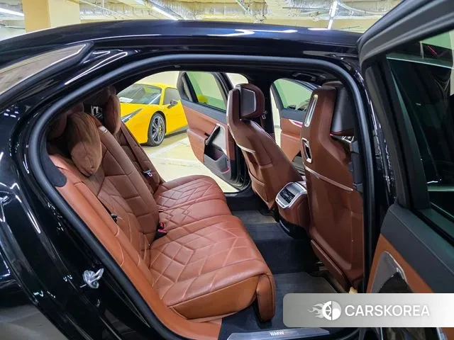 BMW 7 Series (G70) 2022 Черный из Кореи, фото 3