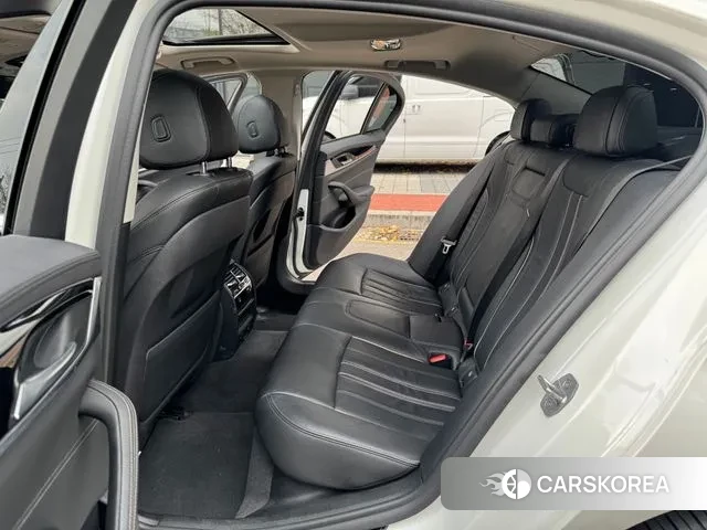 BMW 5 Series (G30) 2018 Белый из Кореи, фото 3