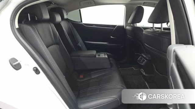 Lexus ES300h 7th generation 2021 Белый из Кореи, фото 3