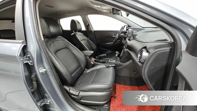 Hyundai Kona 2018 Светло-серебряный цвет из Кореи, фото 3
