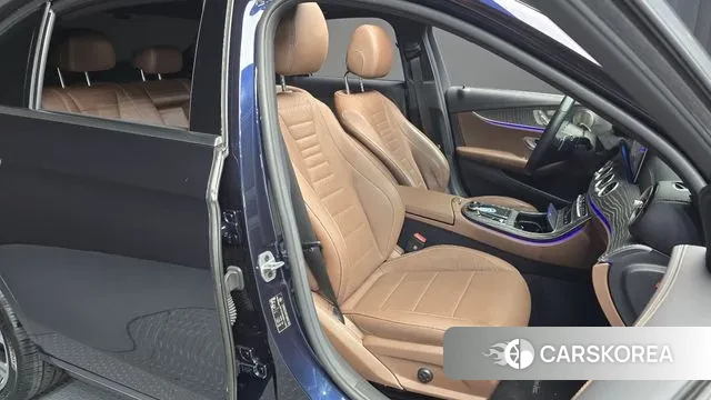 Mercedes-Benz E-Class W213 2023 Синий из Кореи, фото 3