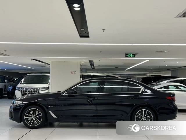 BMW 5 series PHEV 2023 Черный из Китая, фото 3