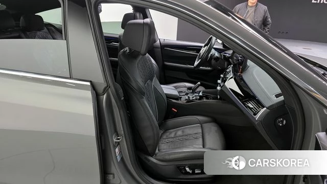 BMW 6 Series GT (G32) 2021 Серебристо-серый из Кореи, фото 3