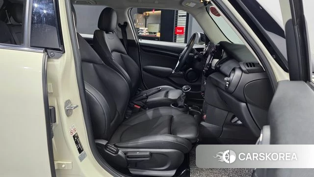 Mini Cooper 2019 Жемчужный цвет из Кореи, фото 3
