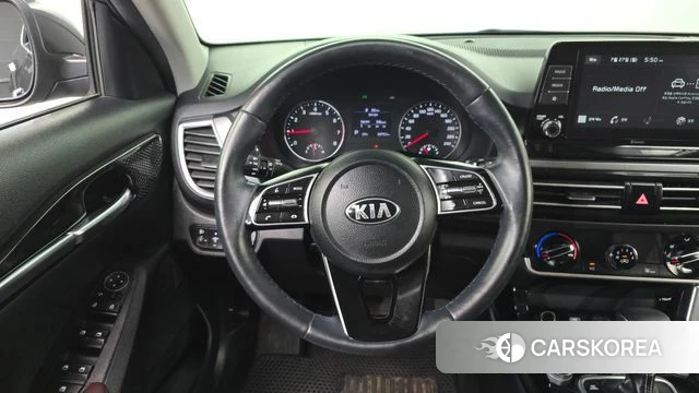 Kia Seltos 2021 Серый из Кореи, фото 3
