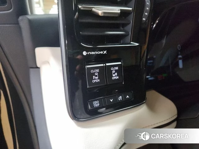 Lexus LM Second Generation 2024 Черный из Кореи, фото 3