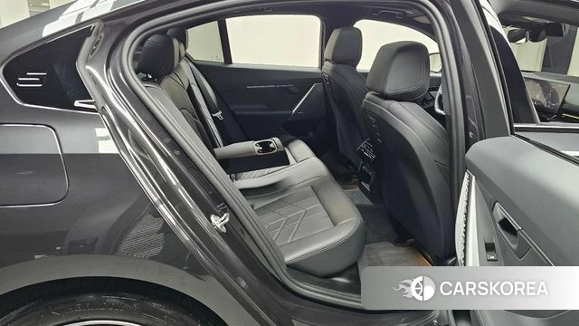 BMW 5 Series (G60) 2024 Серый из Кореи, фото 3