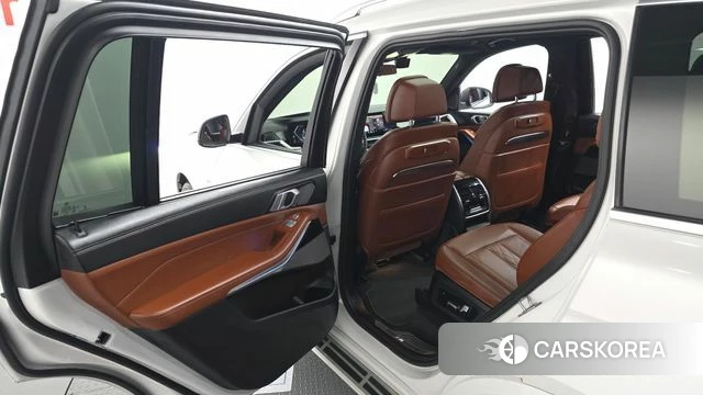 BMW X7 (G07) 2024 Белый из Кореи, фото 3