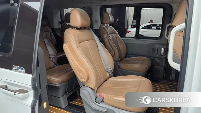 Hyundai Staria 2023 Белый из Кореи, фото 3