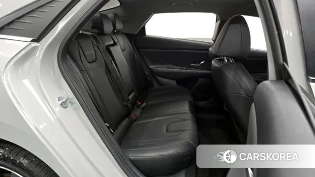 Hyundai Avante (CN7) 2021 Серебристо-серый из Кореи, фото 3