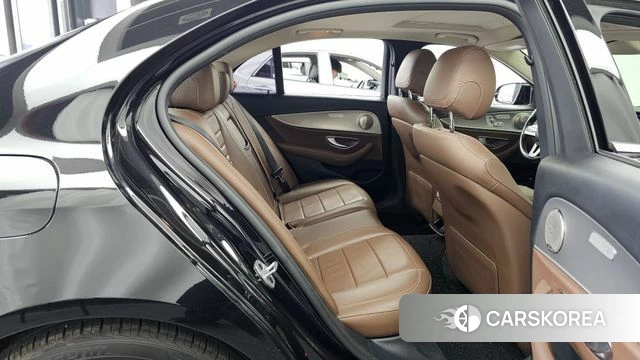 Mercedes-Benz E-Class W213 2018 Черный из Кореи, фото 3