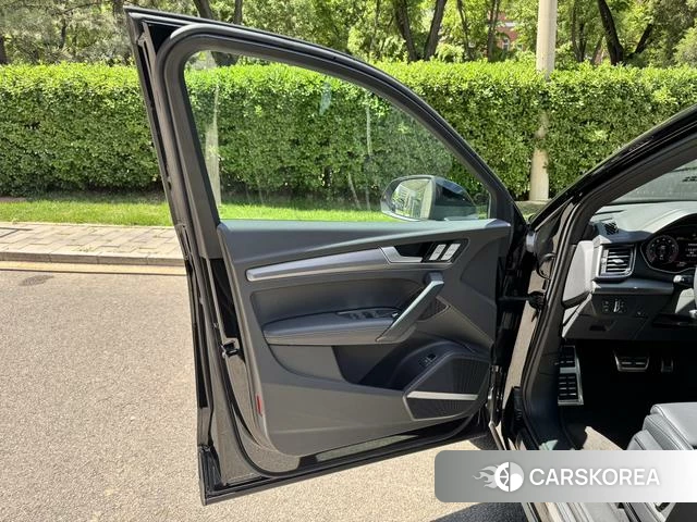 Audi Q5L 2025 Черный из Китая, фото 3