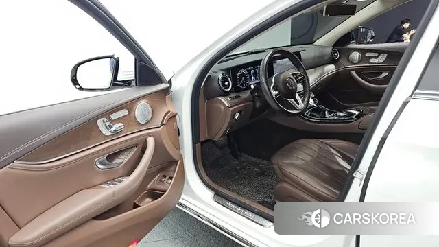 Mercedes-Benz E-Class W213 2020 Белый из Кореи, фото 3
