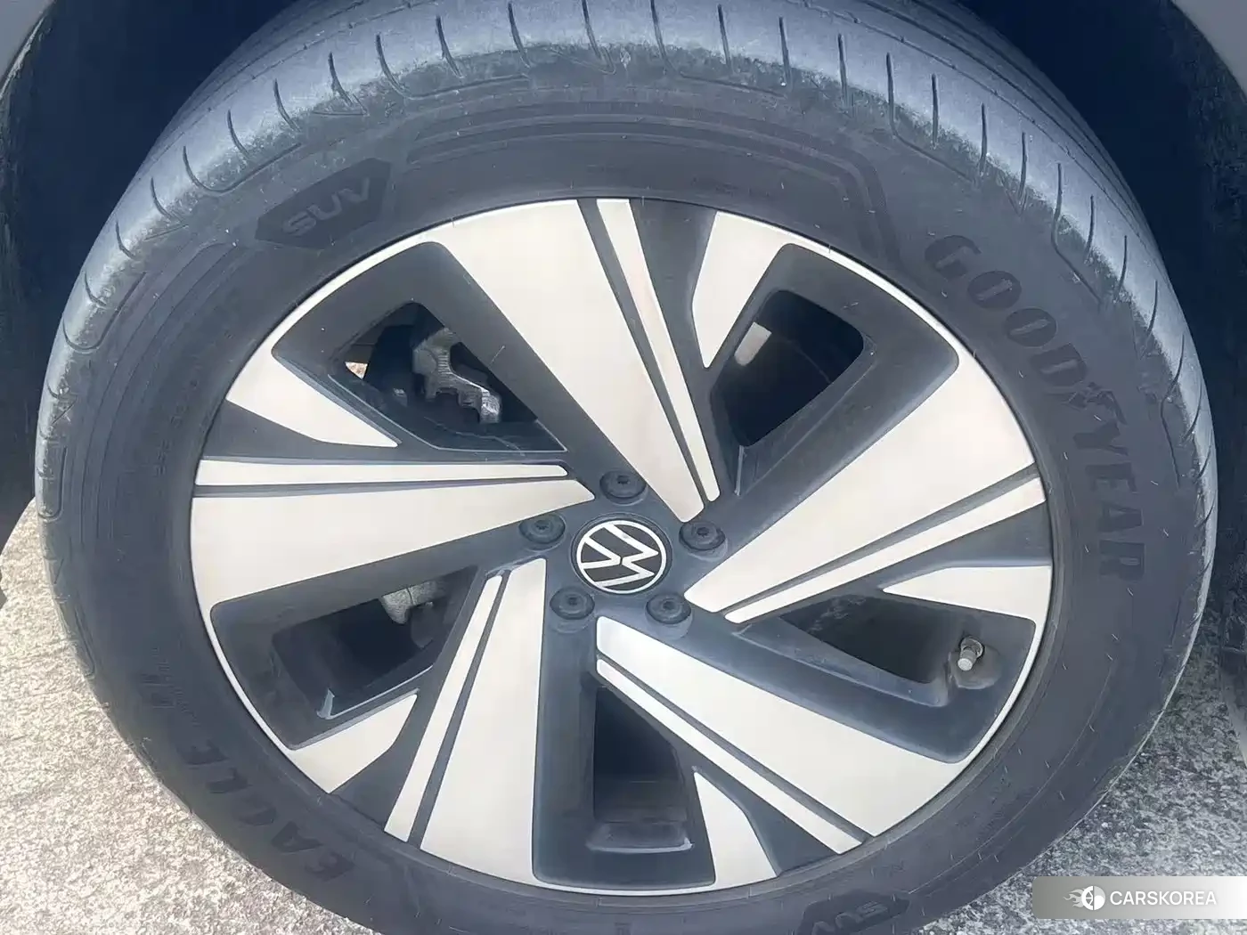 Volkswagen Touareg 2023 Черный из Китая, фото 3