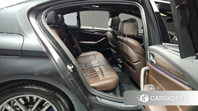 BMW 5 Series (G30) 2018 Серый из Кореи, фото 3