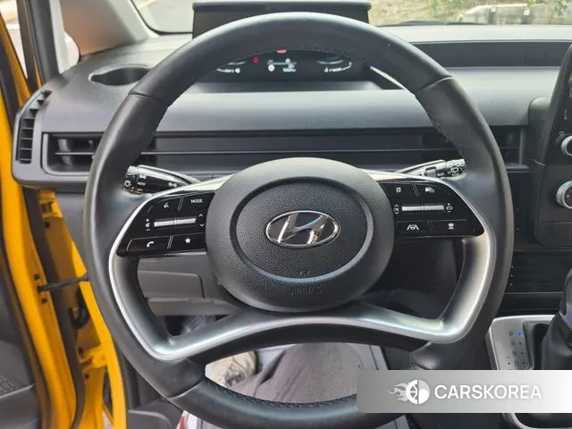 Hyundai Staria 2023 Желтый из Кореи, фото 3