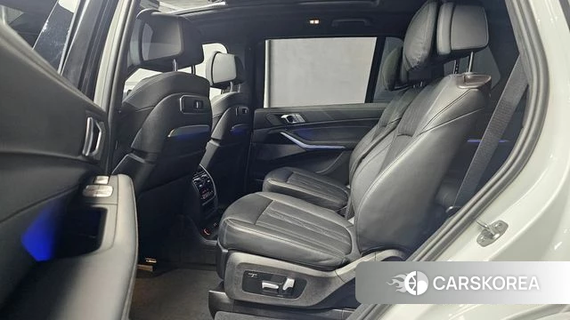 BMW X7 (G07) 2023 Белый из Кореи, фото 3