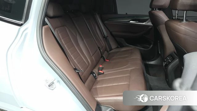 BMW X3 (G01) 2022 Светло-серебряный цвет из Кореи, фото 3