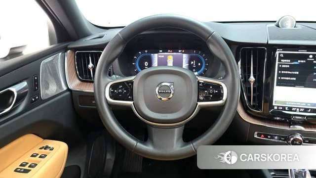 Volvo XC60 second Generation 2023 Белый из Кореи, фото 3