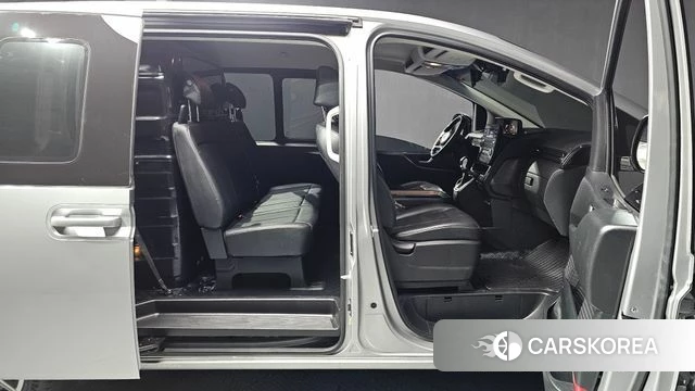 Hyundai Staria 2023 Серебряный из Кореи, фото 3