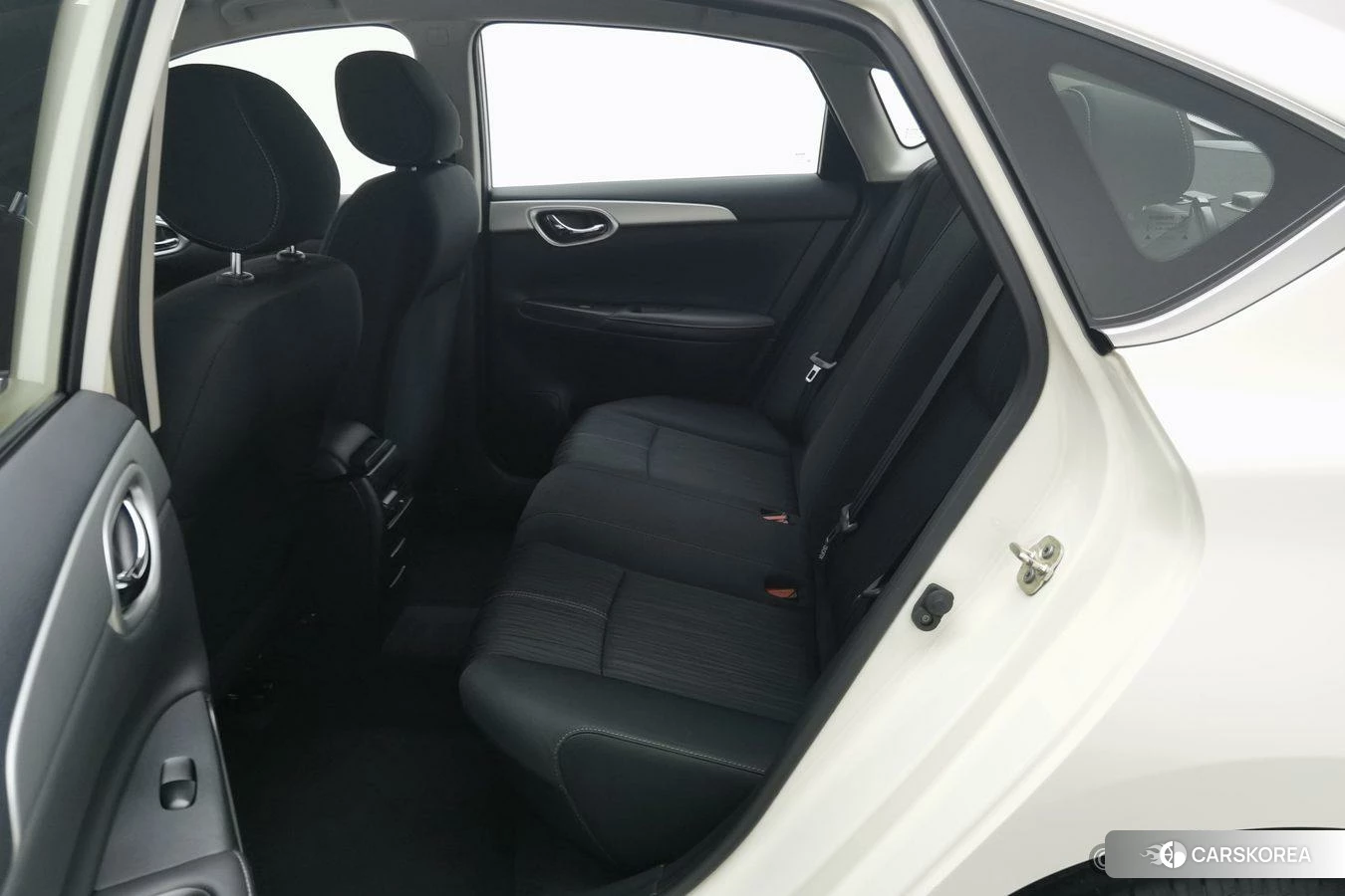 Nissan Xuan Yi 2024 Белый из Китая, фото 3