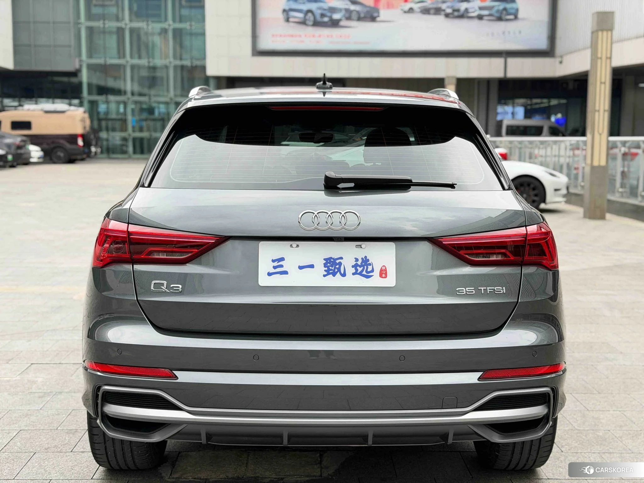 Audi Q3 2021 Темно-серый из Китая, фото 3
