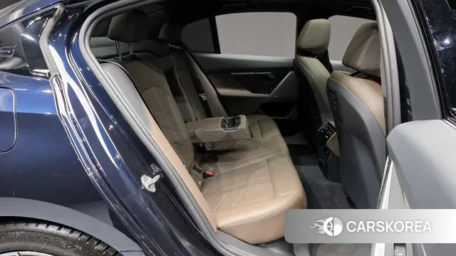 BMW 5 Series (G60) 2024 Черный из Кореи, фото 3