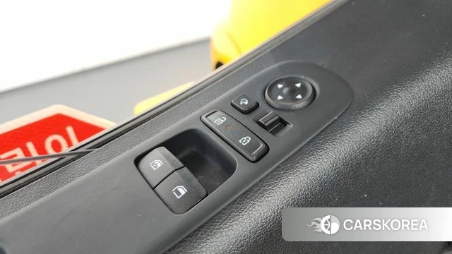 Hyundai Staria 2025 Желтый из Кореи, фото 3