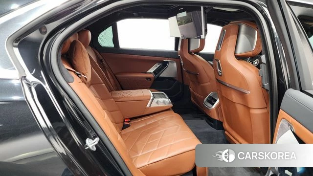 BMW 7 Series (G70) 2022 Черный из Кореи, фото 3