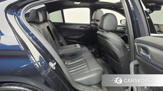 BMW 5 Series (G30) 2018 Черный из Кореи, фото 3