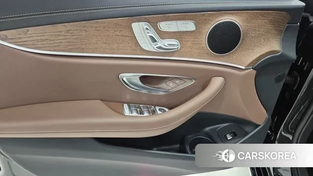 Mercedes-Benz E-Class W213 2021 Серый из Кореи, фото 3