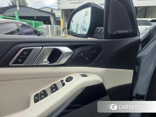 BMW X5 (G05) 2025 Светло-серебряный цвет из Кореи, фото 3