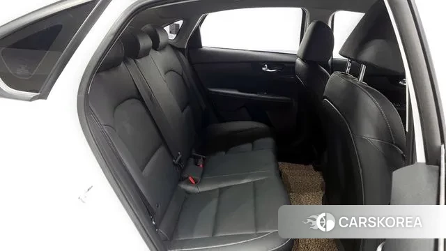 Kia The New K3 2nd generation 2023 Белый из Кореи, фото 3