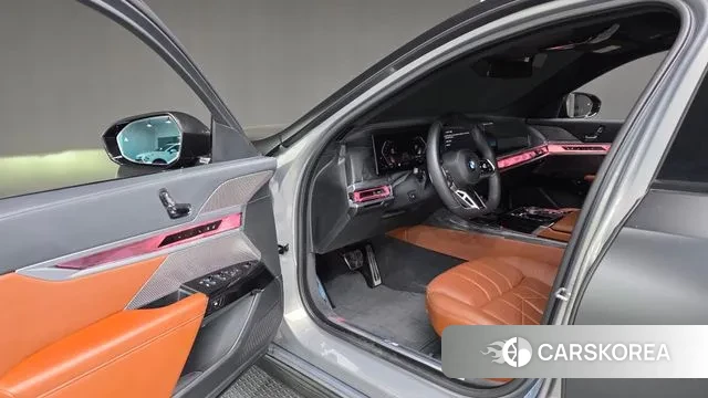 BMW 7 Series (G70) 2023 Черный из Кореи, фото 3