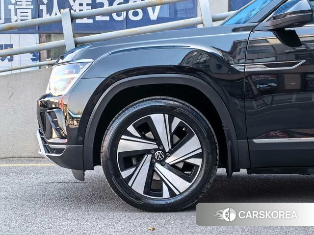 Volkswagen Tourang 2024 Черный из Китая, фото 3