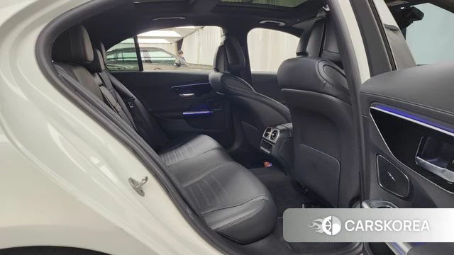 Mercedes-Benz C-Class W206 2022 Белый из Кореи, фото 3