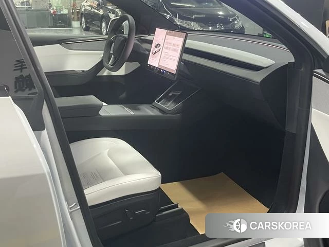 Tesla Model Y 2026 Белый из Китая, фото 3