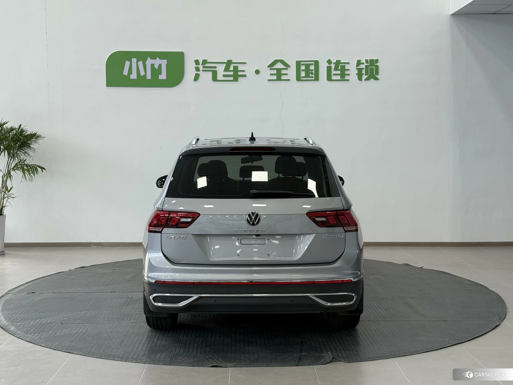 Volkswagen Tiguan L 2022 Серебристо-серый из Китая, фото 3