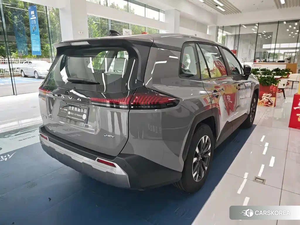 Toyota RAV4 2026 Silver/gray из Китая, фото 3