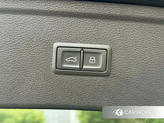 Audi Q5L 2021 Черный из Китая, фото 3