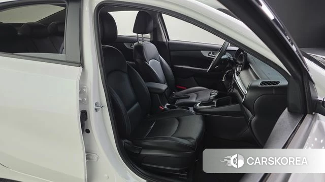 Kia The New K3 2nd generation 2024 Белый из Кореи, фото 3