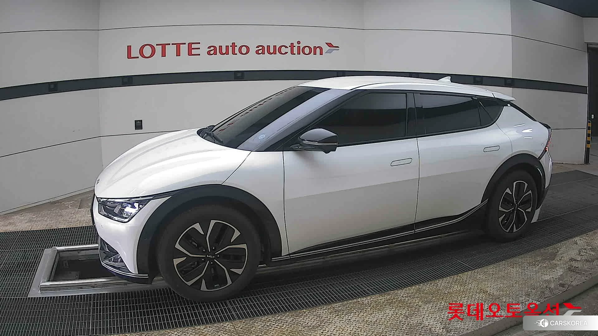 Kia EV6 2022 Snow White Pearl из Кореи, фото 3