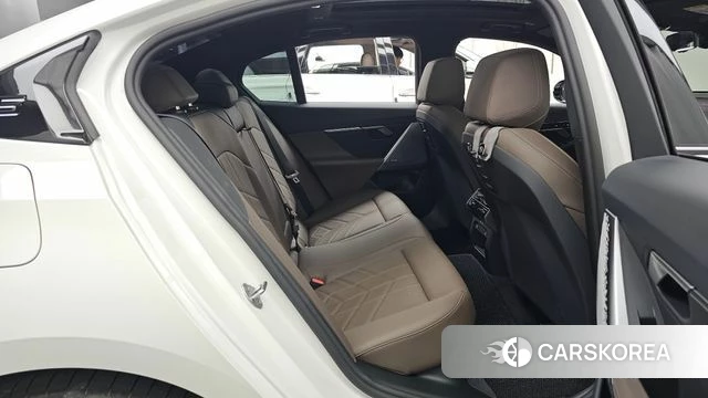 BMW 5 Series (G60) 2025 Белый из Кореи, фото 3