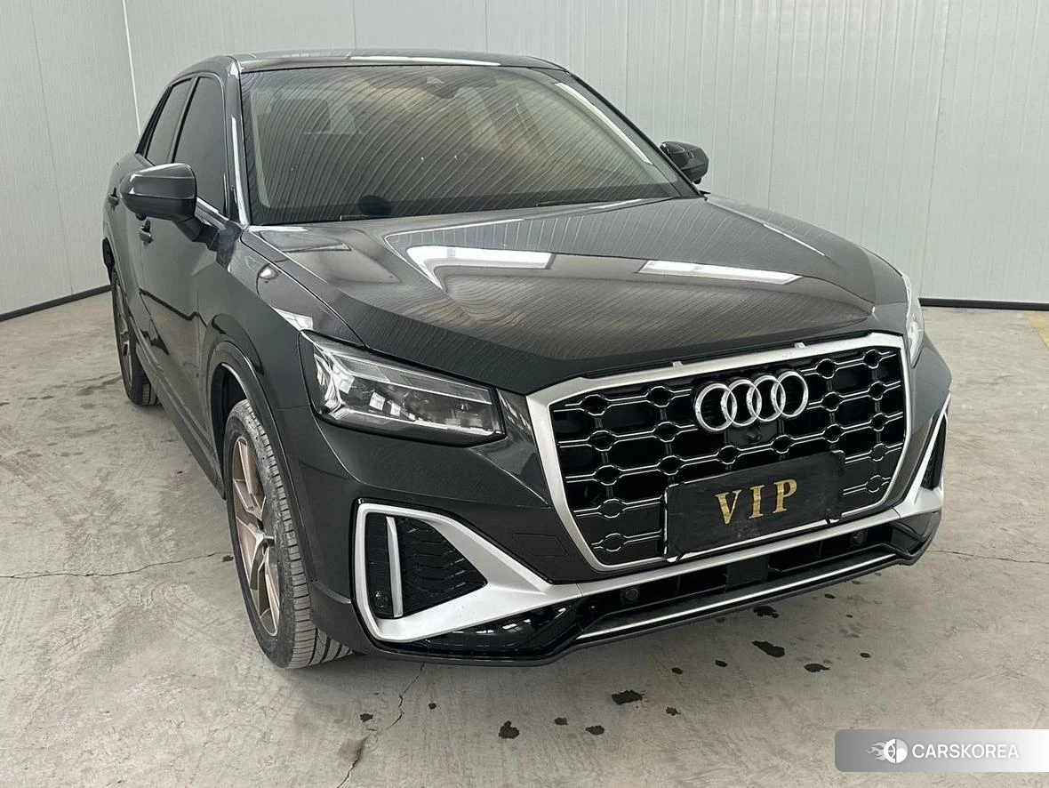 Audi Q2L 2021 Темно-серый из Китая, фото 3